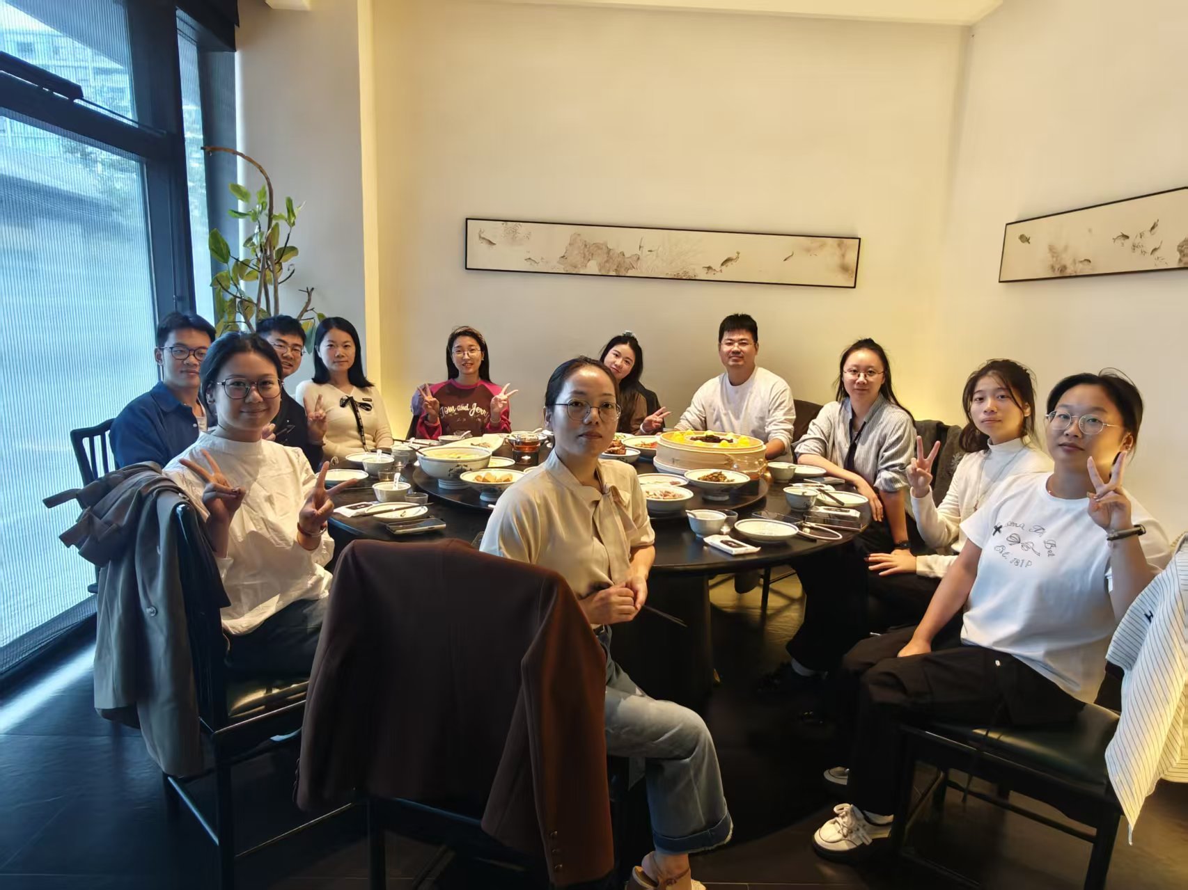 Keskity ja kiipeä huipulle, naura ja puhu ystävyydestä – yrityksen North Peak -tiiminrakennustoiminta on tullut onnistuneeseen päätökseen